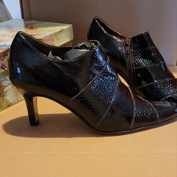 Linea Verde For Elio Size 37 Ladies ITALIAN LEATHER Maroon  Coda Heels Booties - Picture 2 of 16